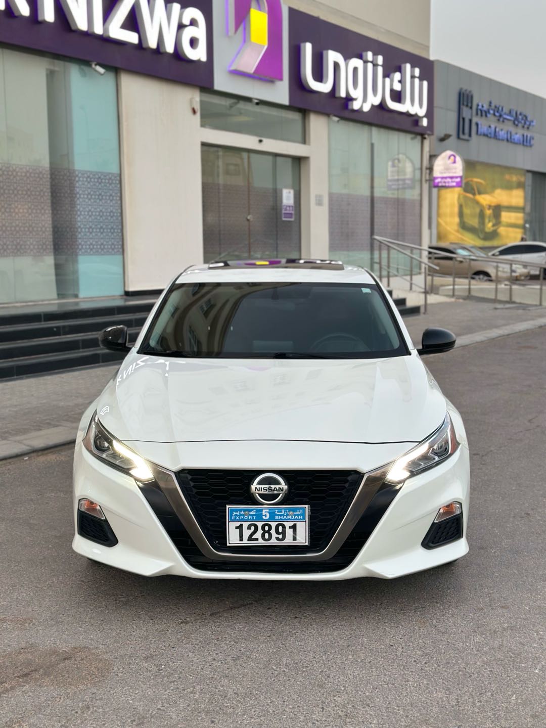 Car Image 2019 NISSAN ALTIMA SR