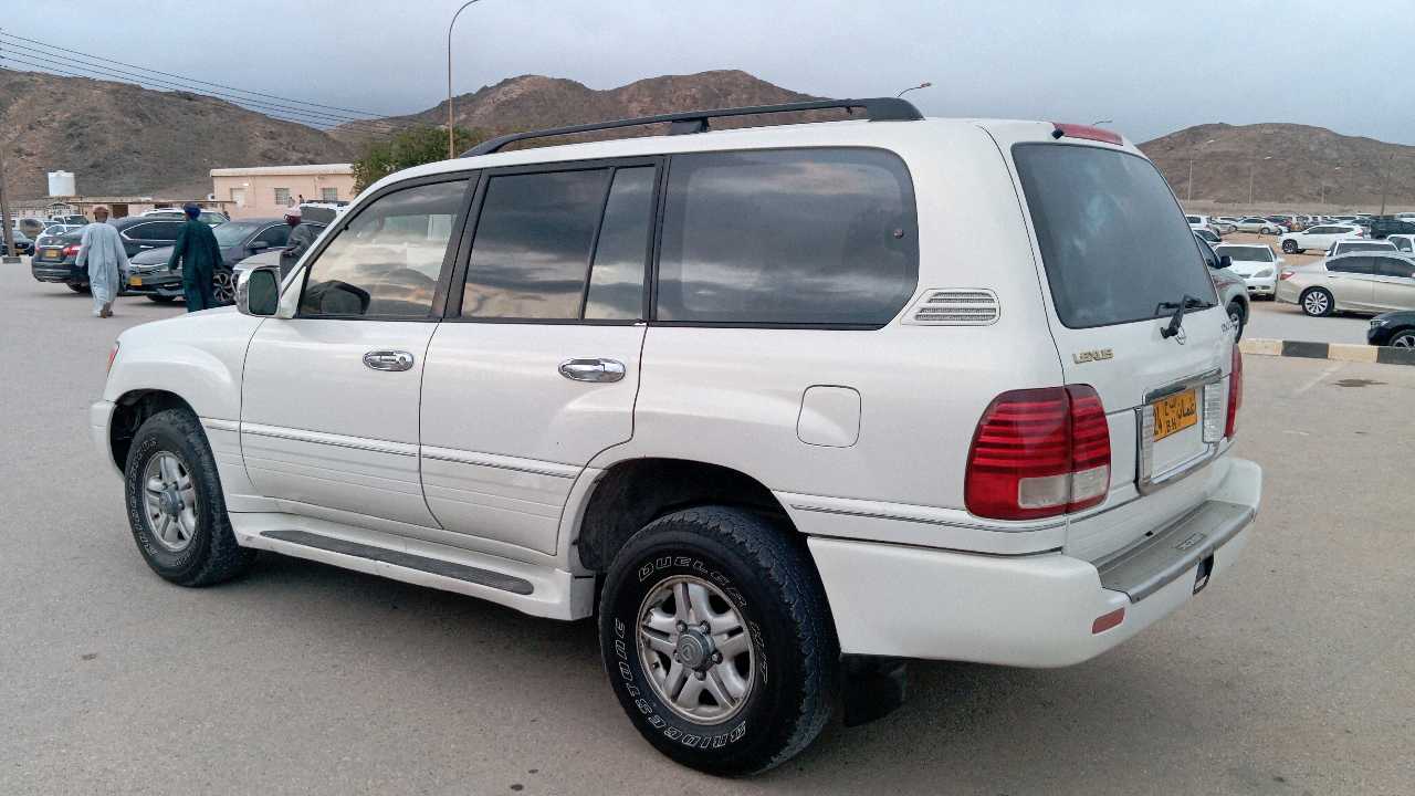 Car Image 1998 LEXUS LX 470