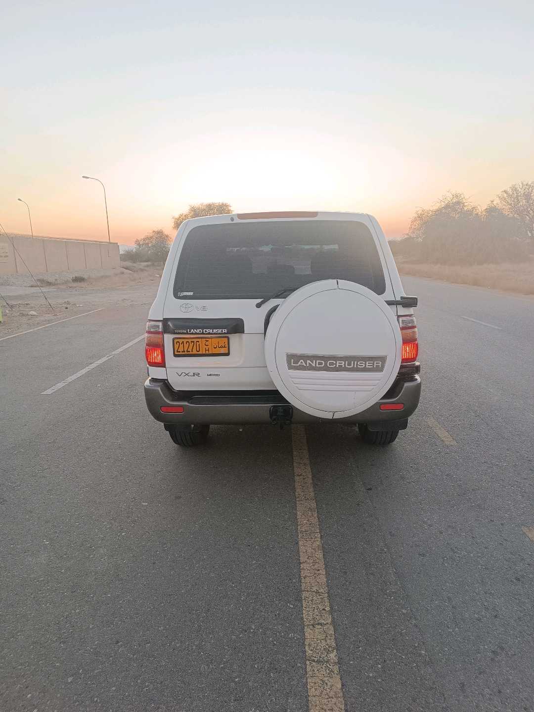 Car Image 1999 TOYOTA LAND CRUISER VX.R