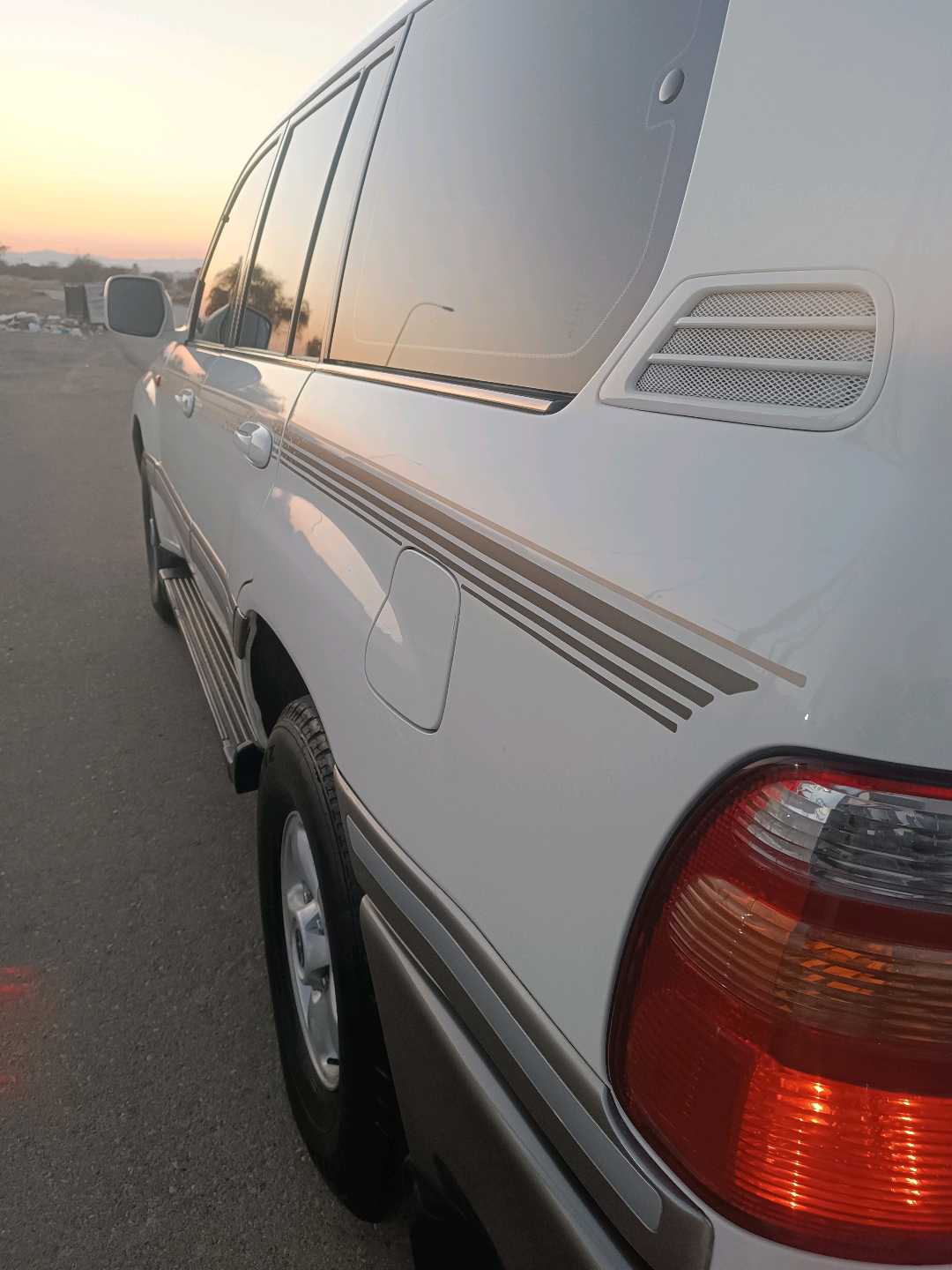 Car Image 1999 TOYOTA LAND CRUISER VX.R