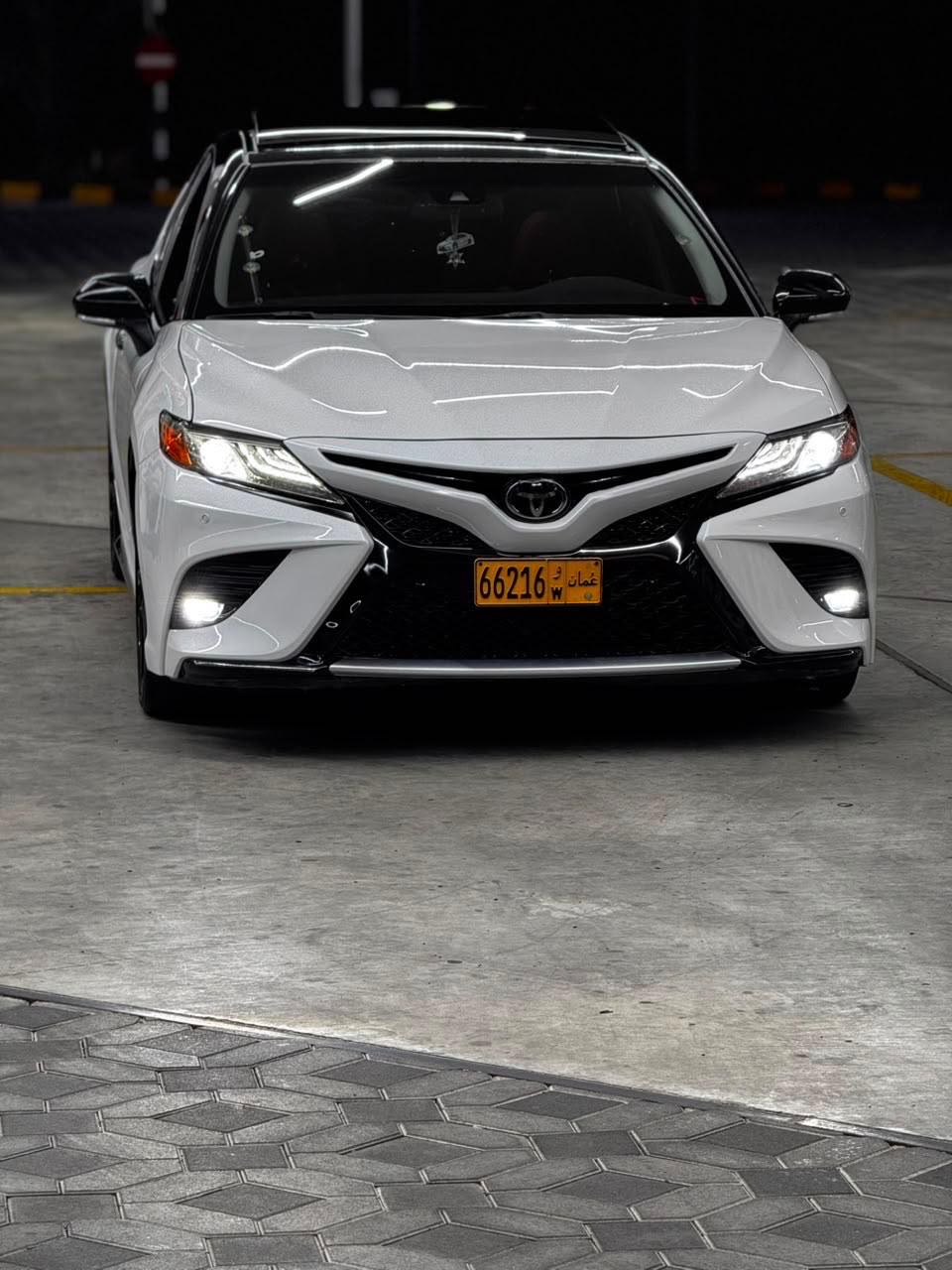 Car Image 2018 TOYOTA CAMRY XSE