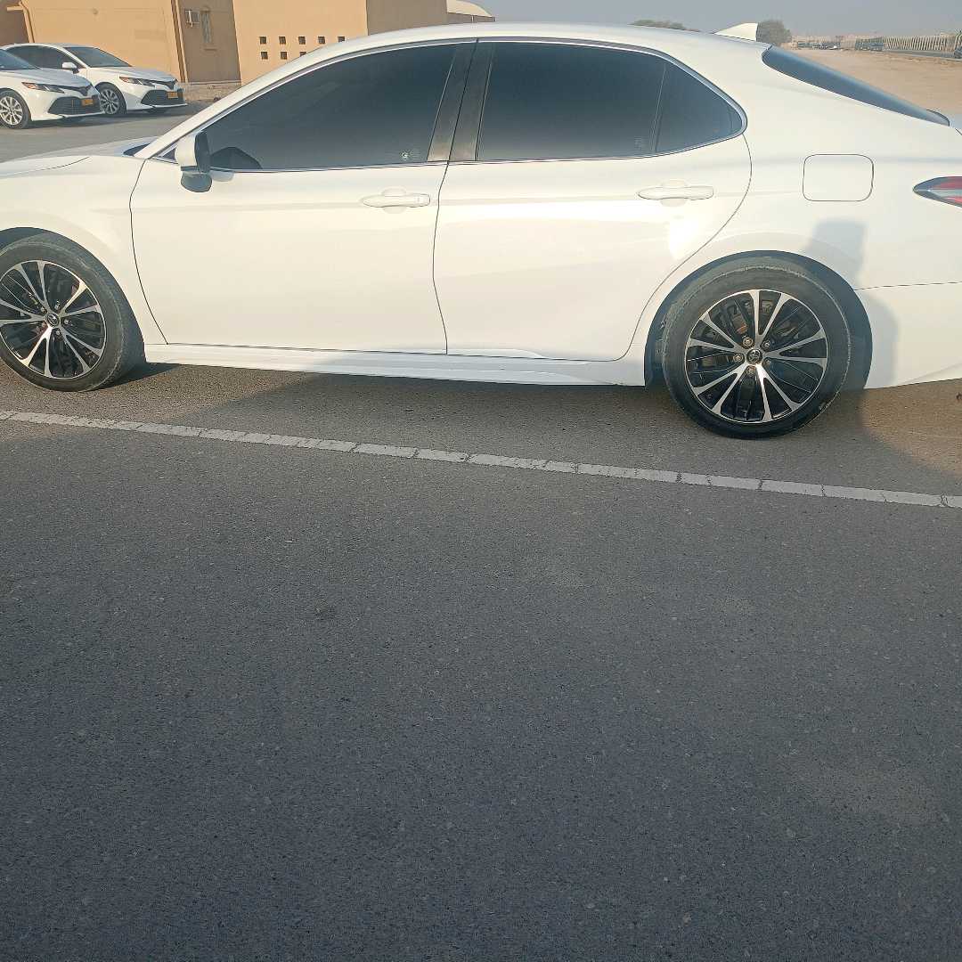 Car Image 2019 TOYOTA CAMRY SE