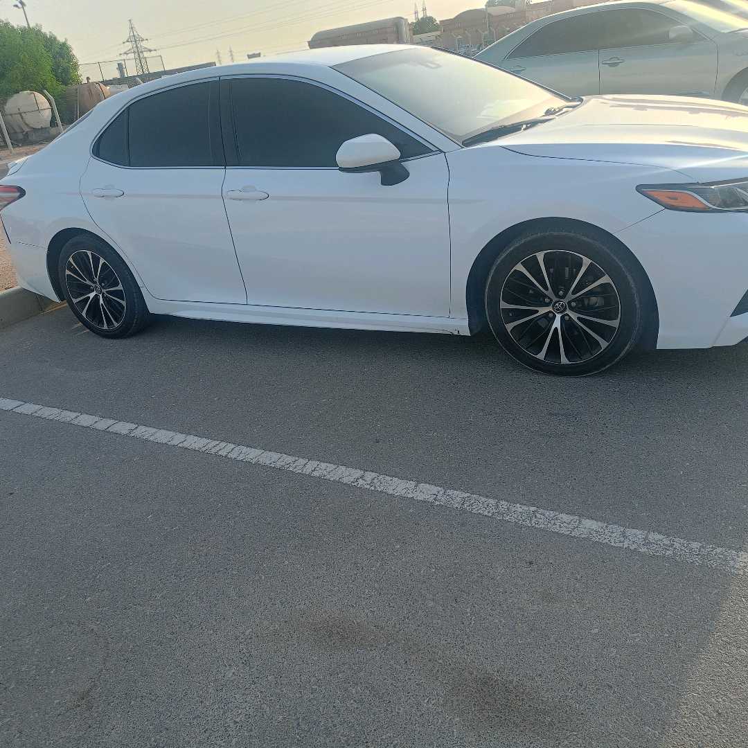 Car Image 2019 TOYOTA CAMRY SE