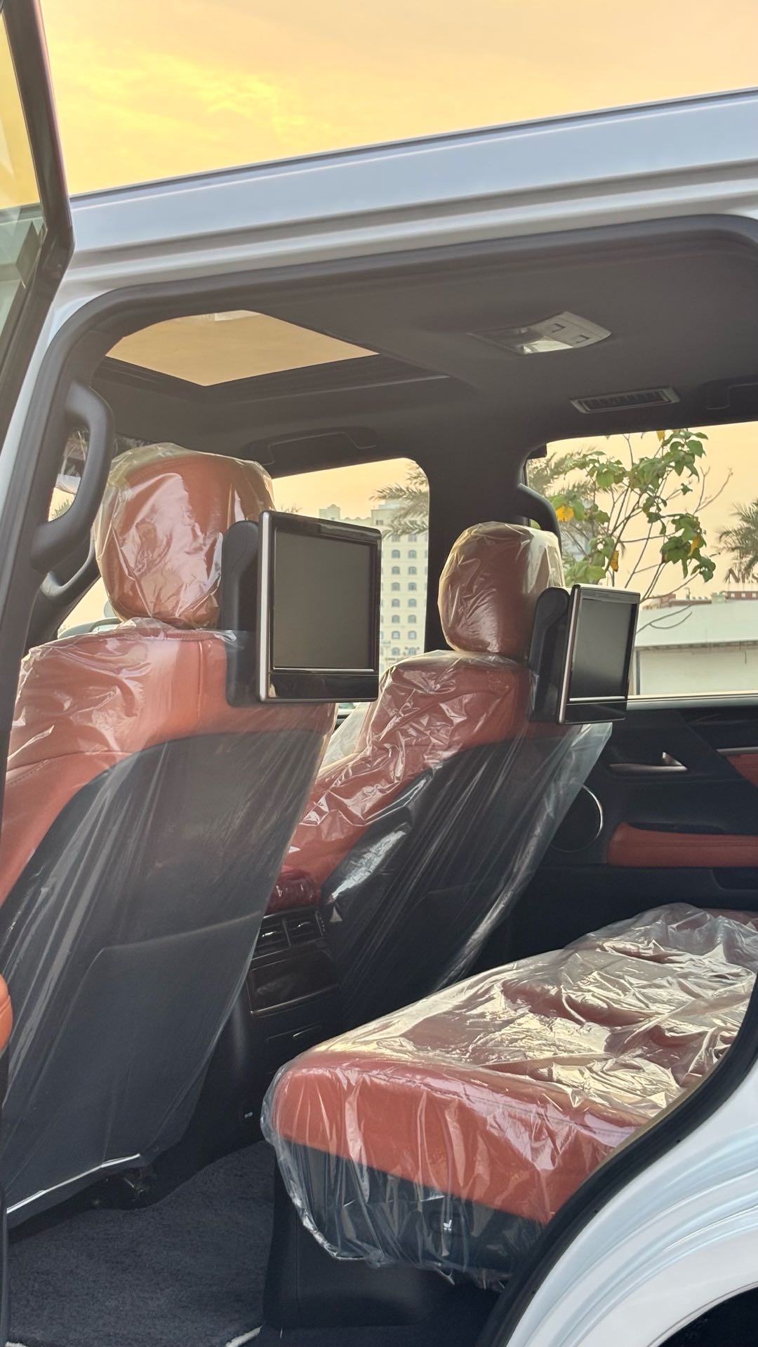 Car Image 2018 LEXUS LX 570