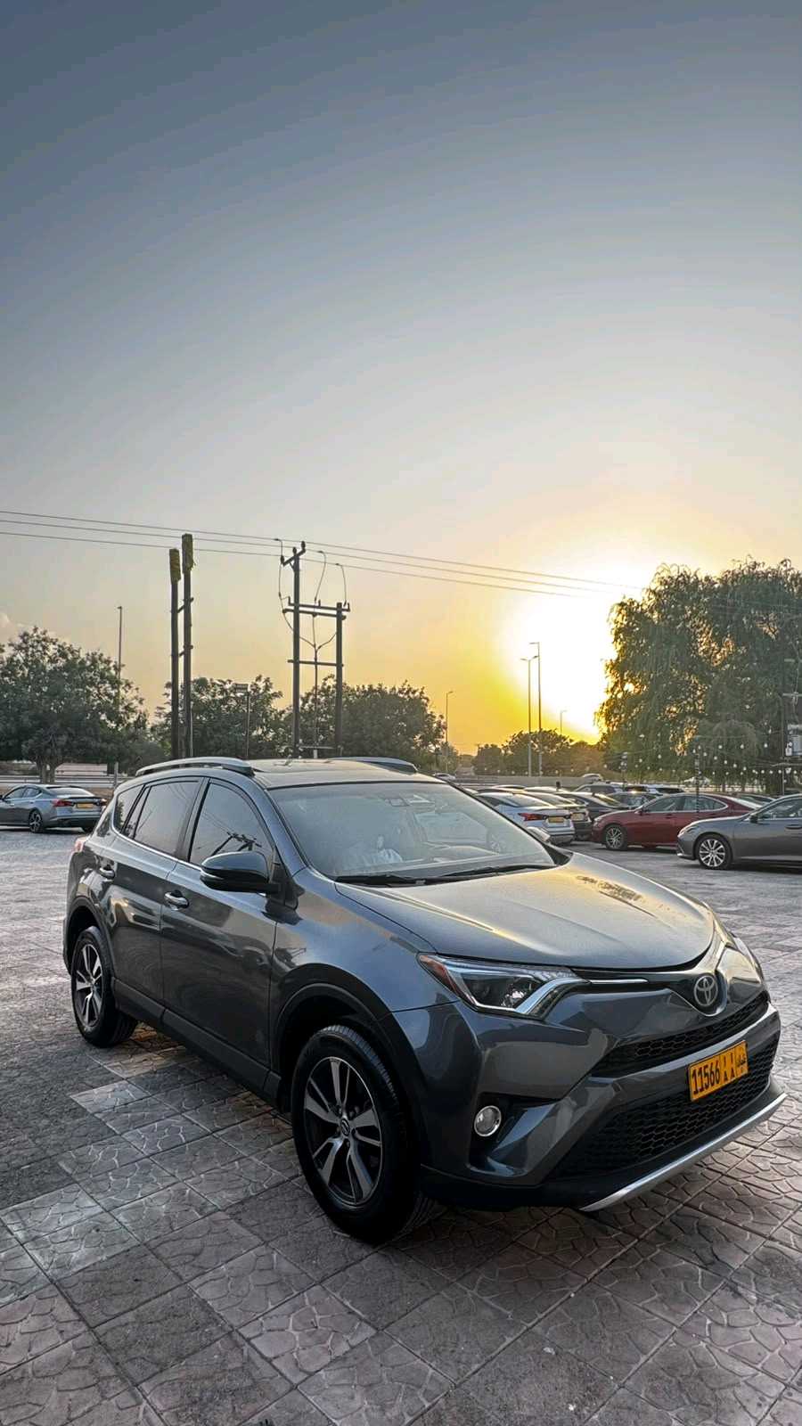Car Image 2018 TOYOTA RAV4 XLE
