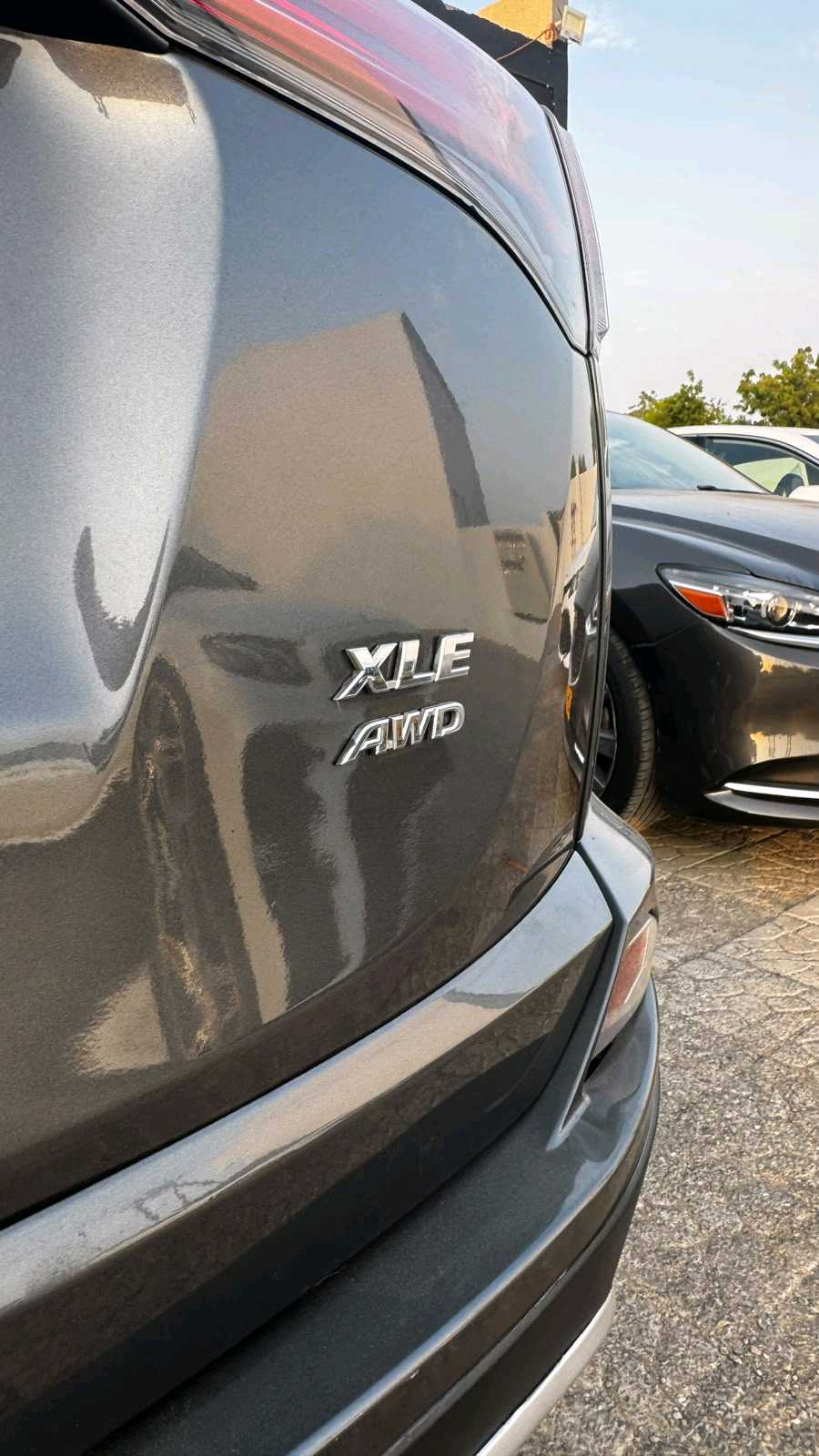 Car Image 2018 TOYOTA RAV4 XLE