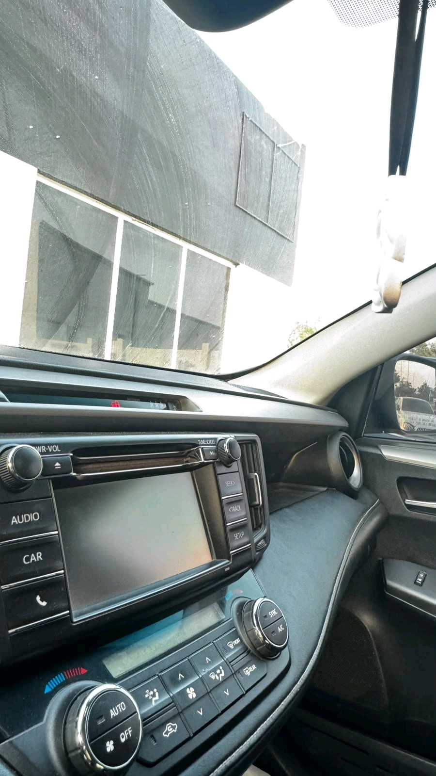 Car Image 2018 TOYOTA RAV4 XLE