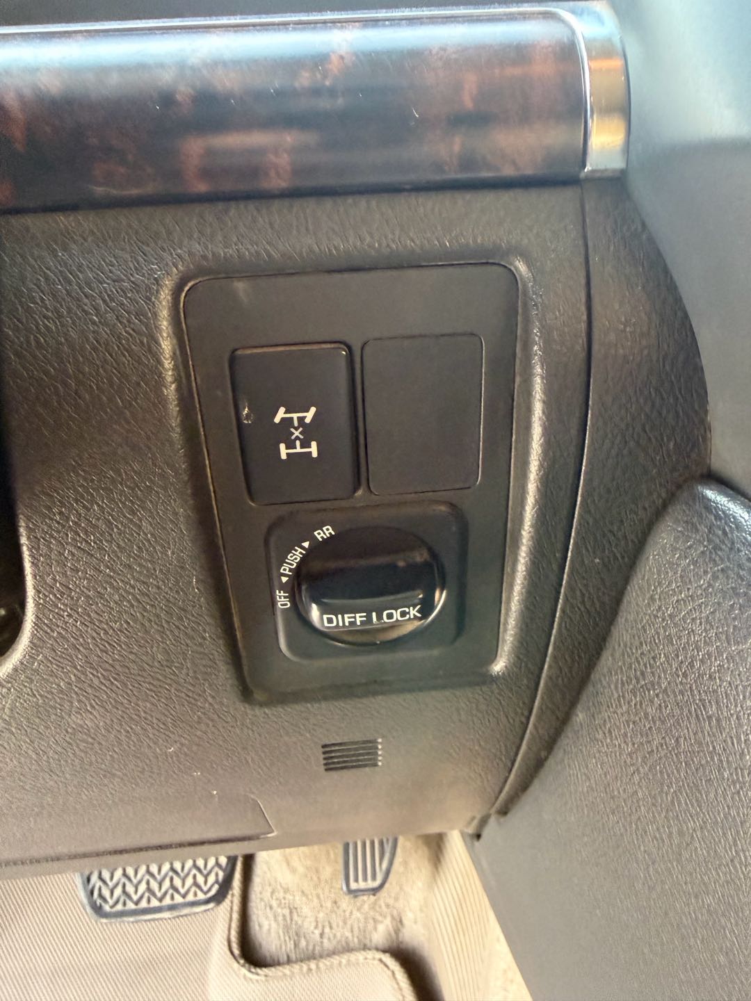 Car Image 2008 TOYOTA LAND CRUISER GX.R