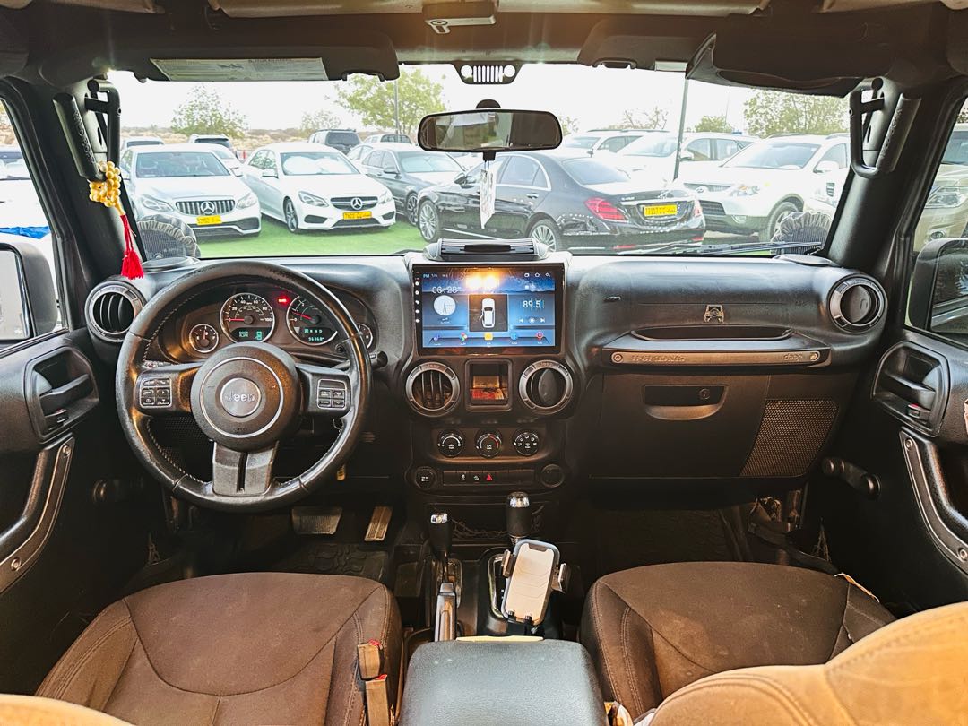 Car Image 2018 JEEP WRANGLER Sport