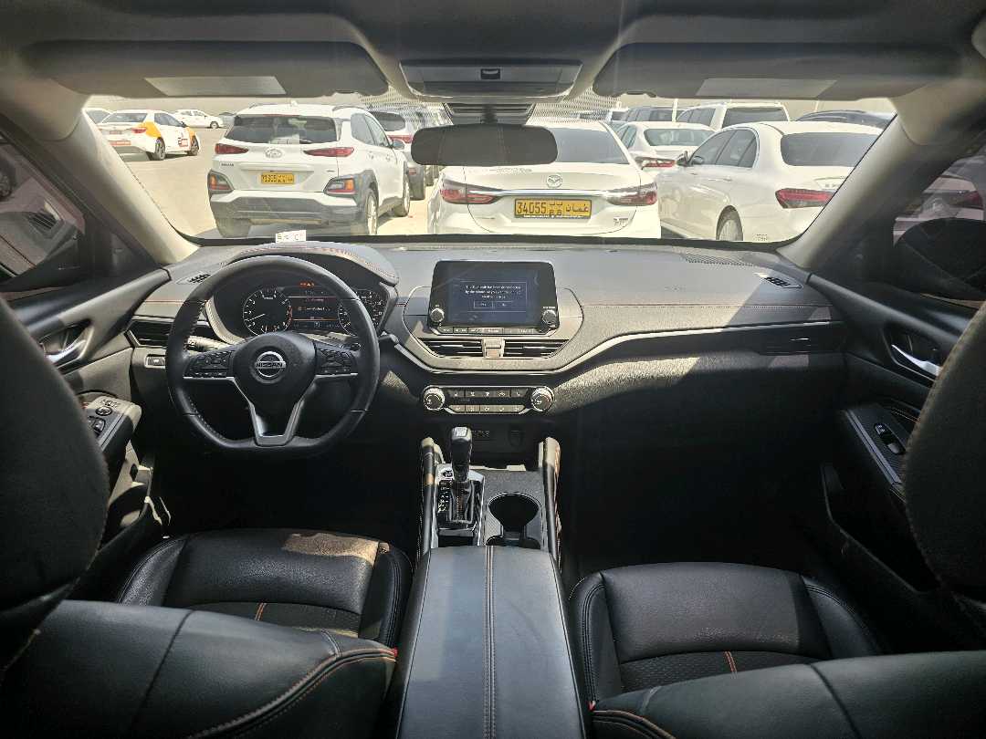 Car Image 2022 NISSAN ALTIMA SR