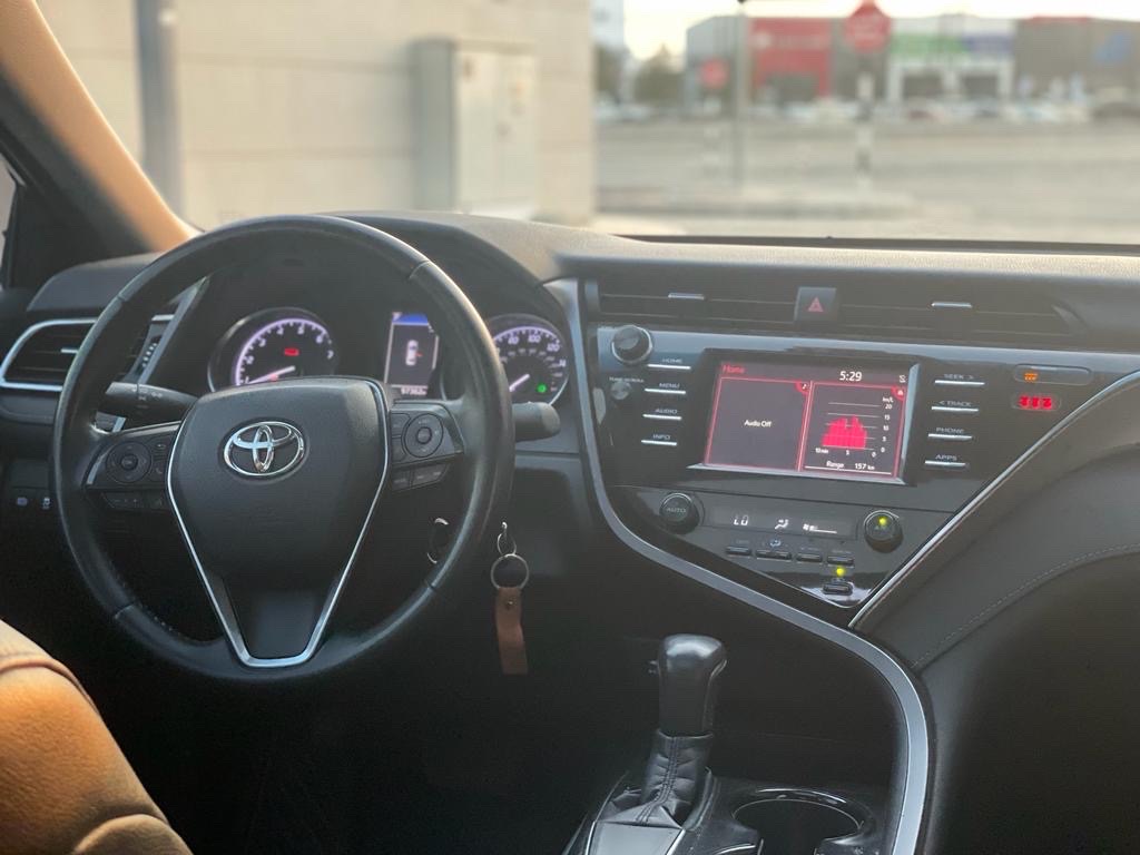 Car Image 2018 TOYOTA CAMRY SE