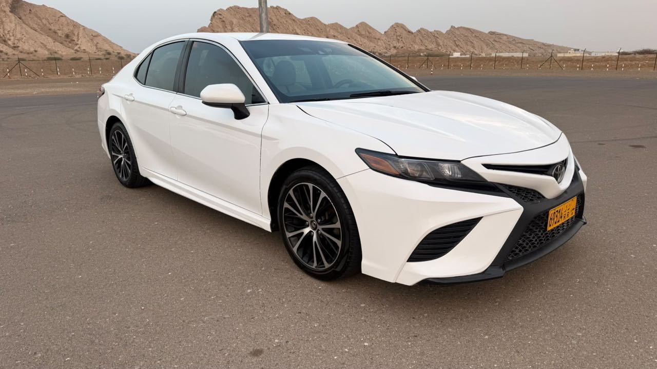Car Image 2018 TOYOTA CAMRY SE