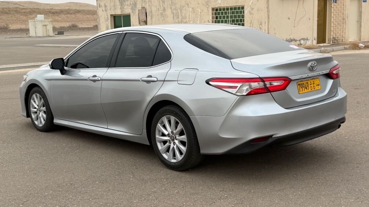 Car Image 2018 TOYOTA CAMRY LE