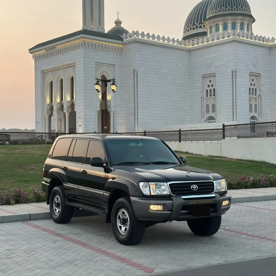 Car Image 1999 TOYOTA LAND CRUISER VX.R