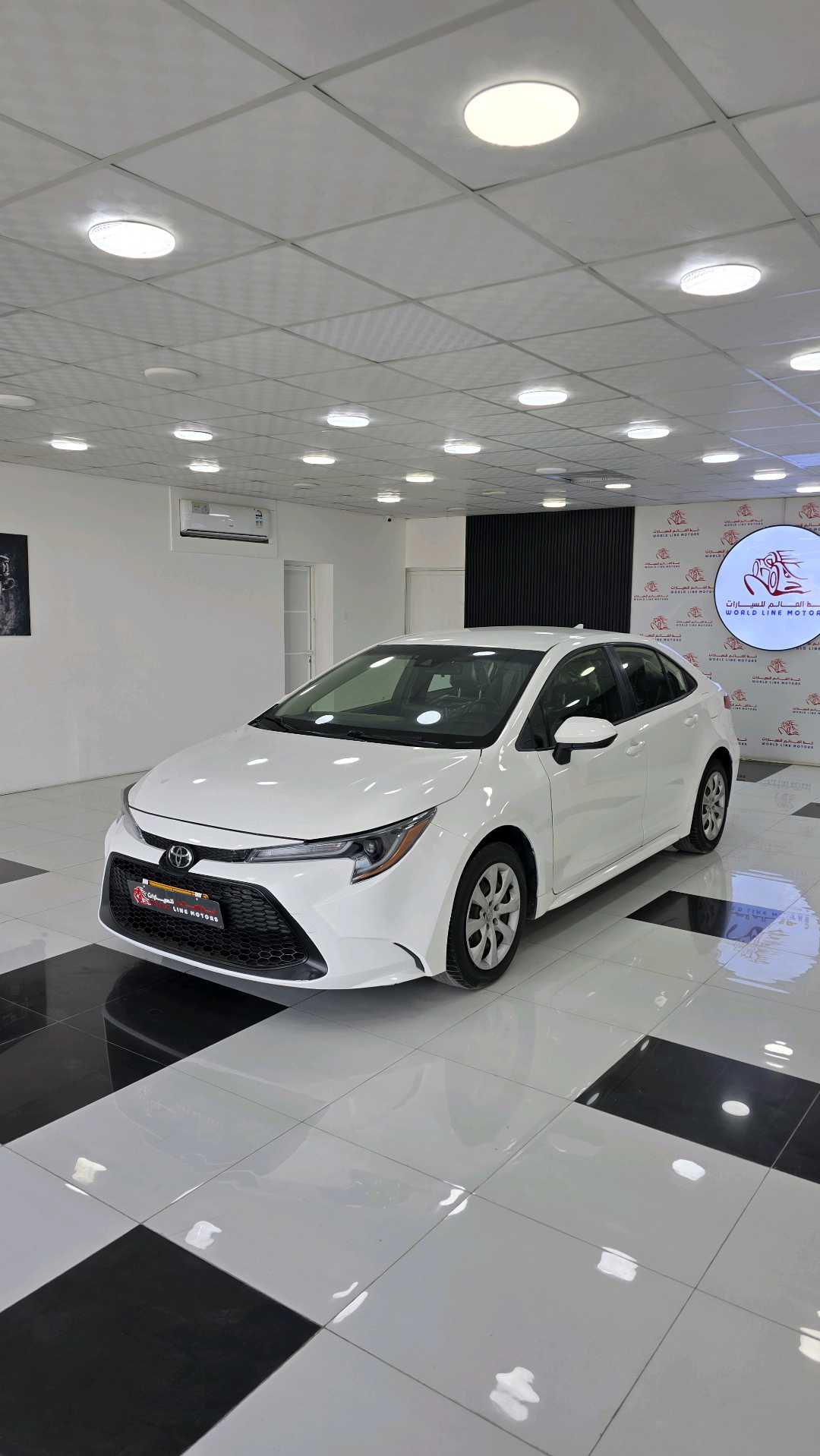 Car Image 2019 TOYOTA COROLLA LE