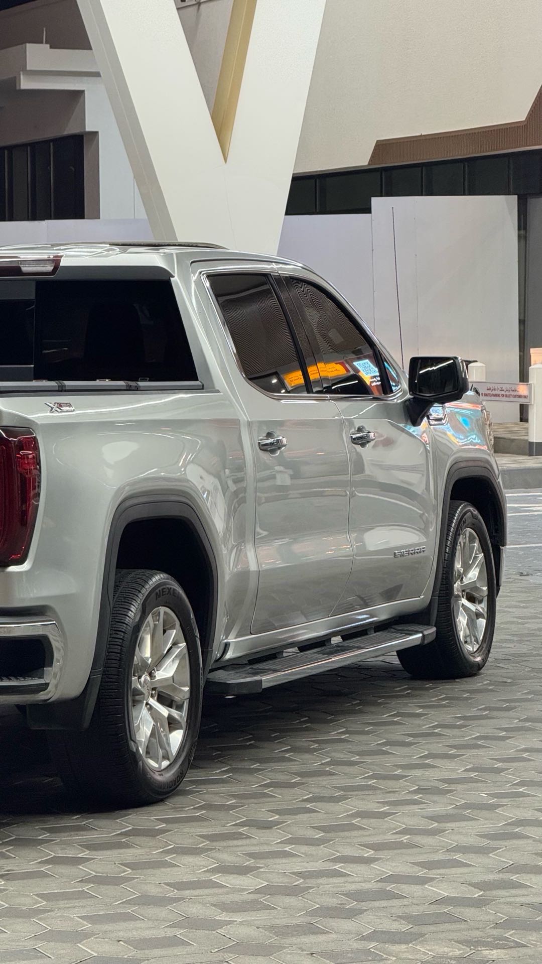 Car Image 2021 GMC SIERRA SLT