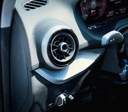 AUDI Q2 2024