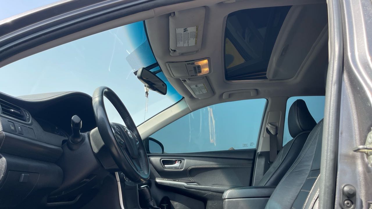 Car Image 2017 TOYOTA CAMRY XLE
