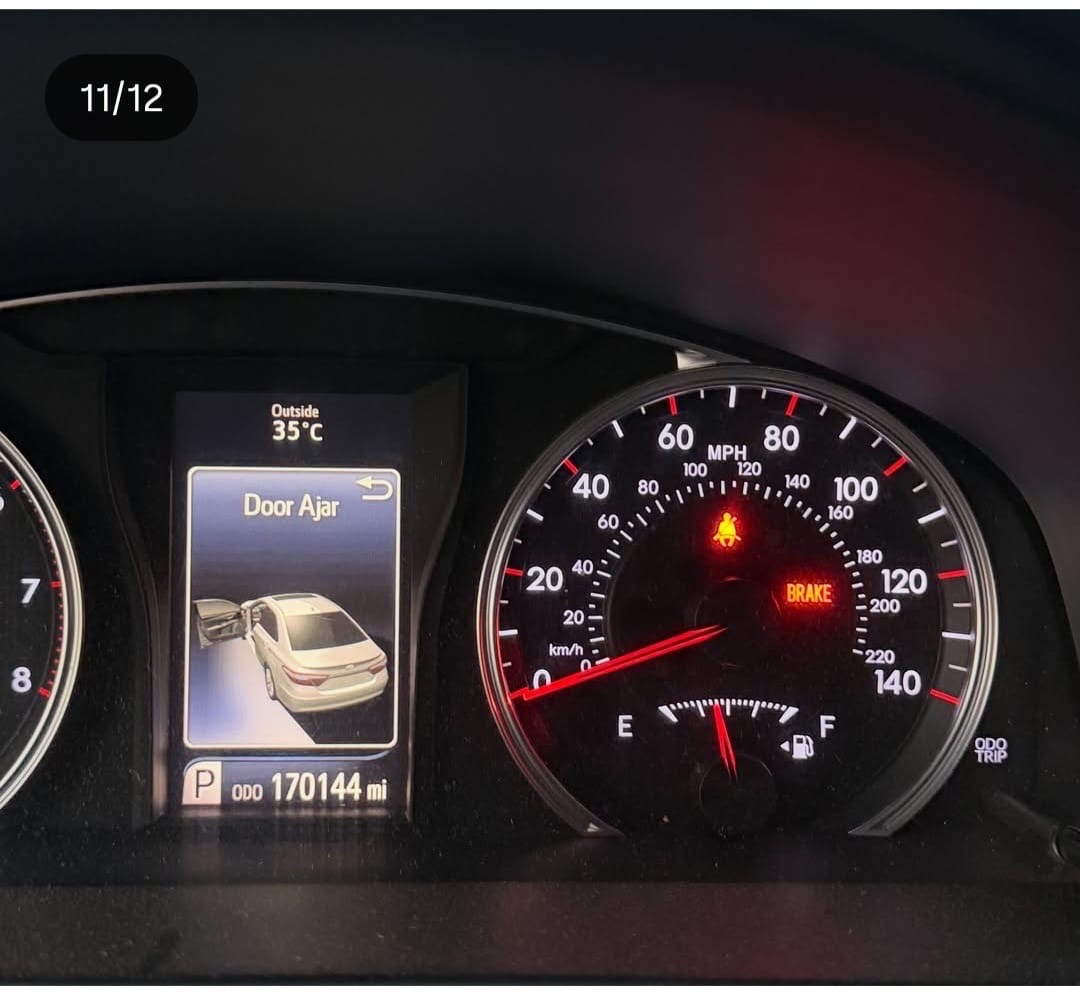 Car Image 2016 TOYOTA CAMRY SE