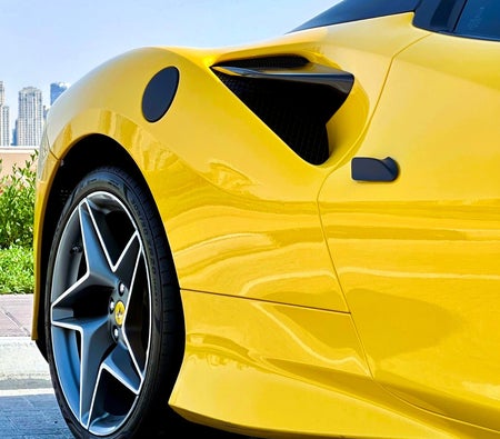 فيراري F8 2021