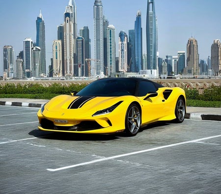 فيراري F8 2021