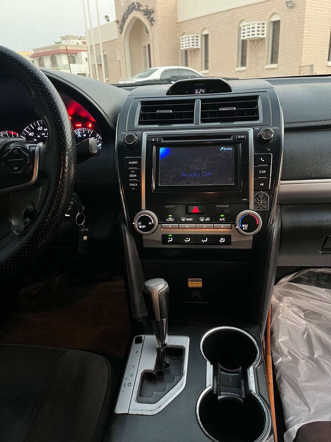 Car Image 2014 TOYOTA CAMRY LE