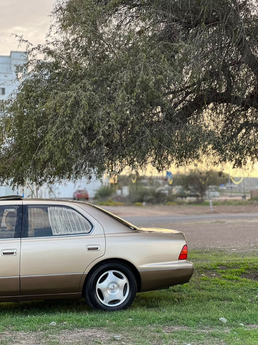 Car Image 1998 LEXUS LS 400