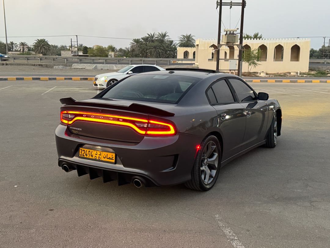 Car Image 2019 DODGE CHARGER SXT