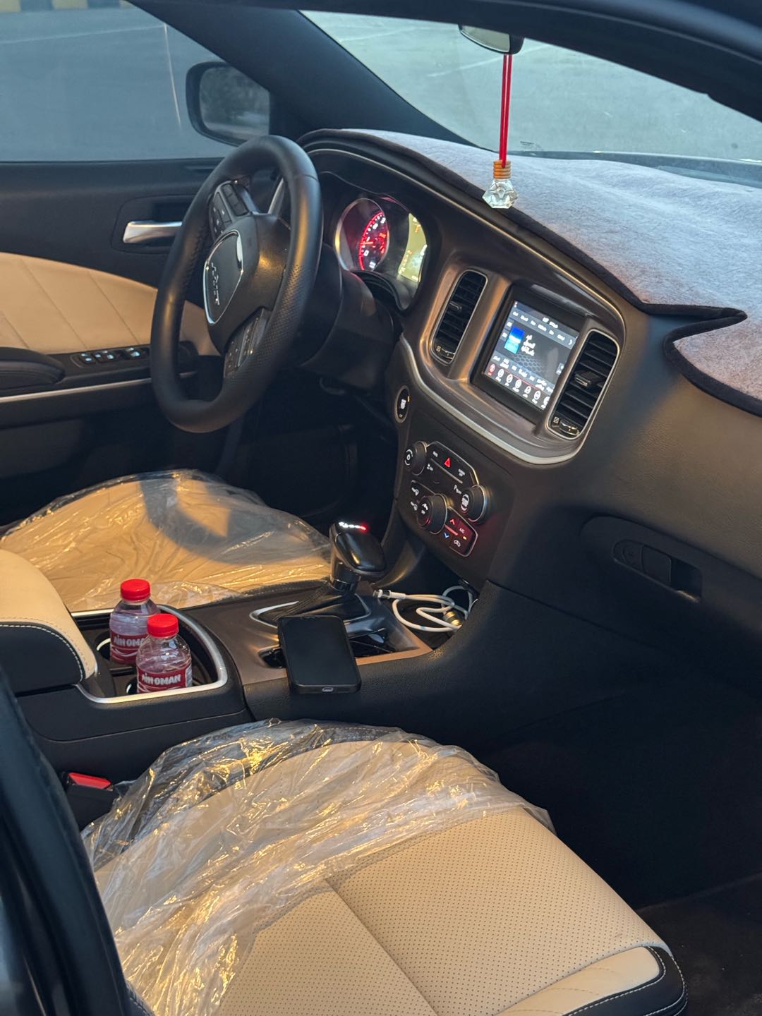 Car Image 2019 DODGE CHARGER SXT