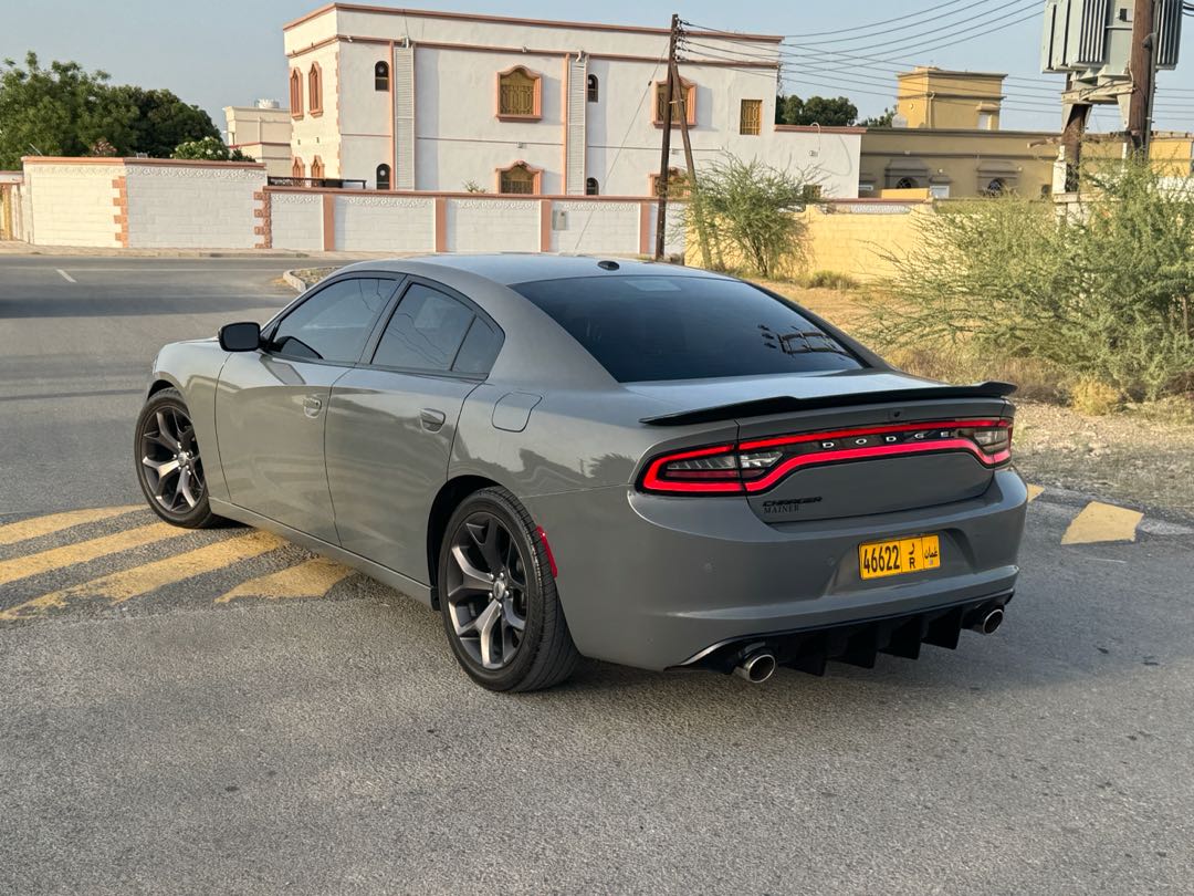Car Image 2019 DODGE CHARGER SXT
