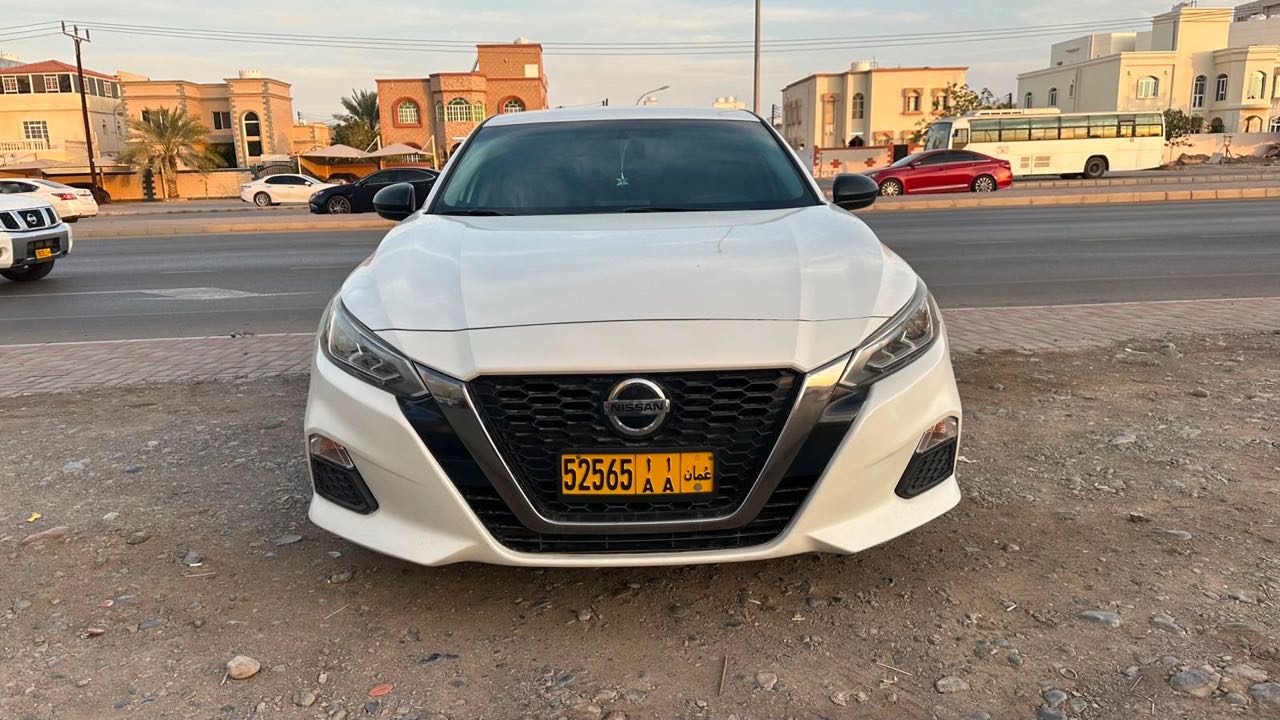 Car Image 2019 NISSAN ALTIMA SR