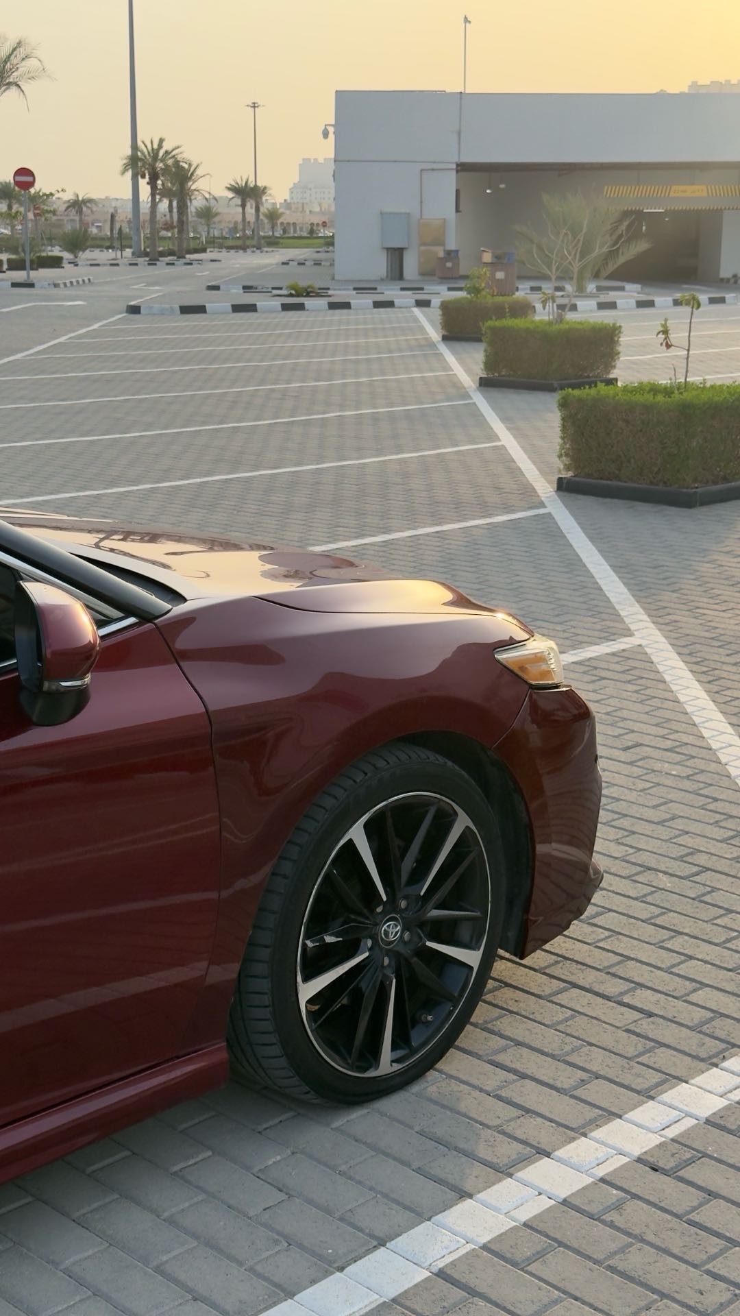 Car Image 2018 TOYOTA CAMRY XSE