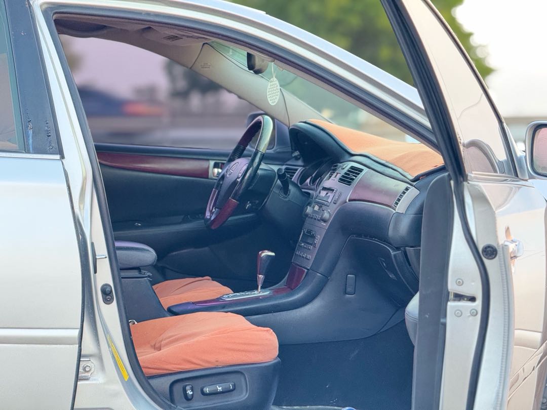 Car Image 2005 LEXUS ES 330