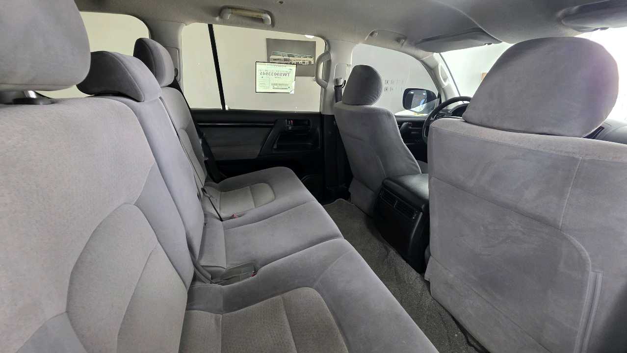 Car Image 2010 TOYOTA LAND CRUISER GX.R