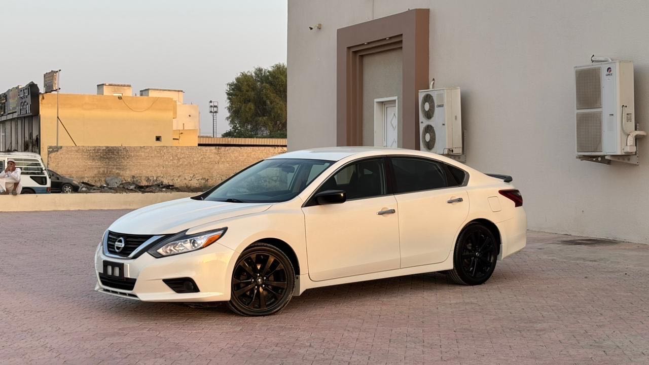 Car Image 2018 NISSAN ALTIMA SR