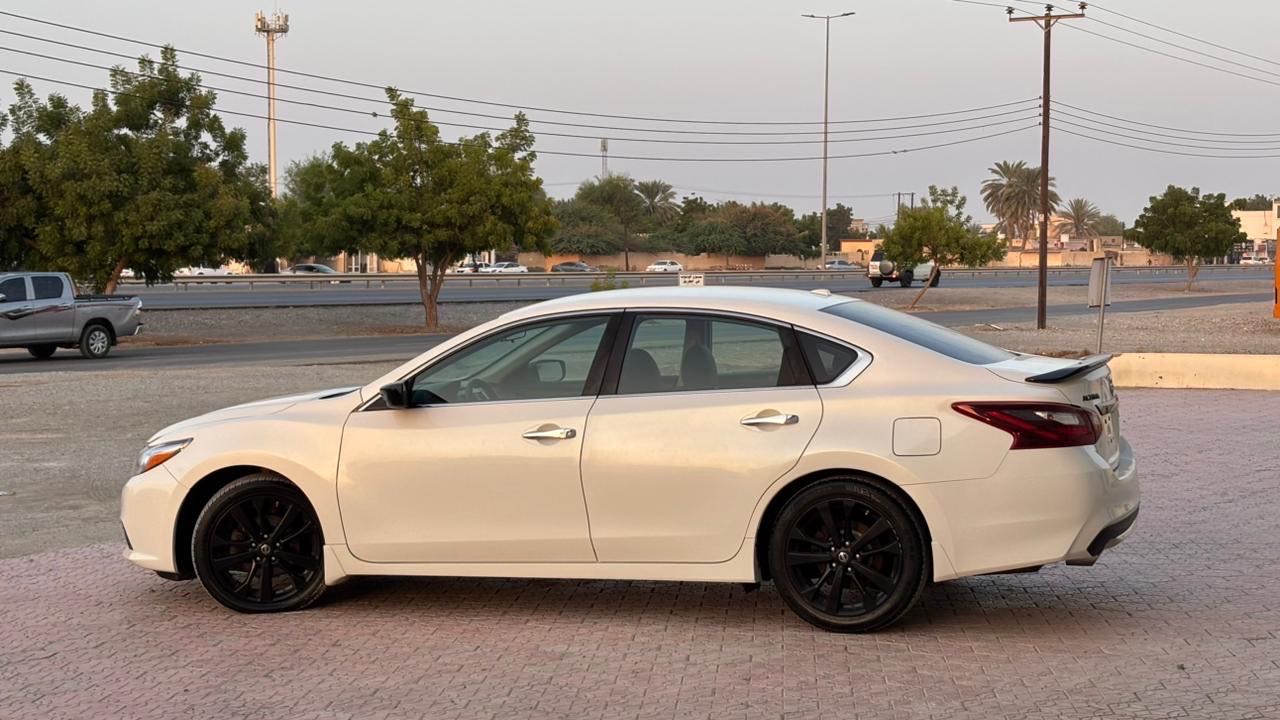 Car Image 2018 NISSAN ALTIMA SR