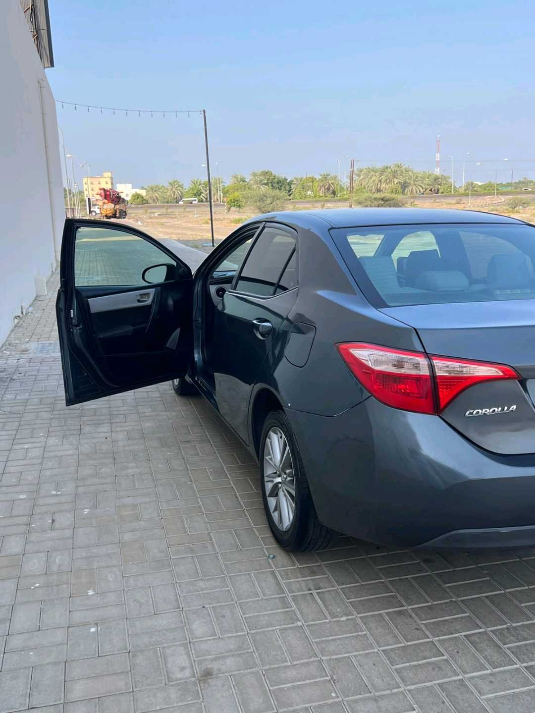 Car Image 2018 TOYOTA COROLLA LE