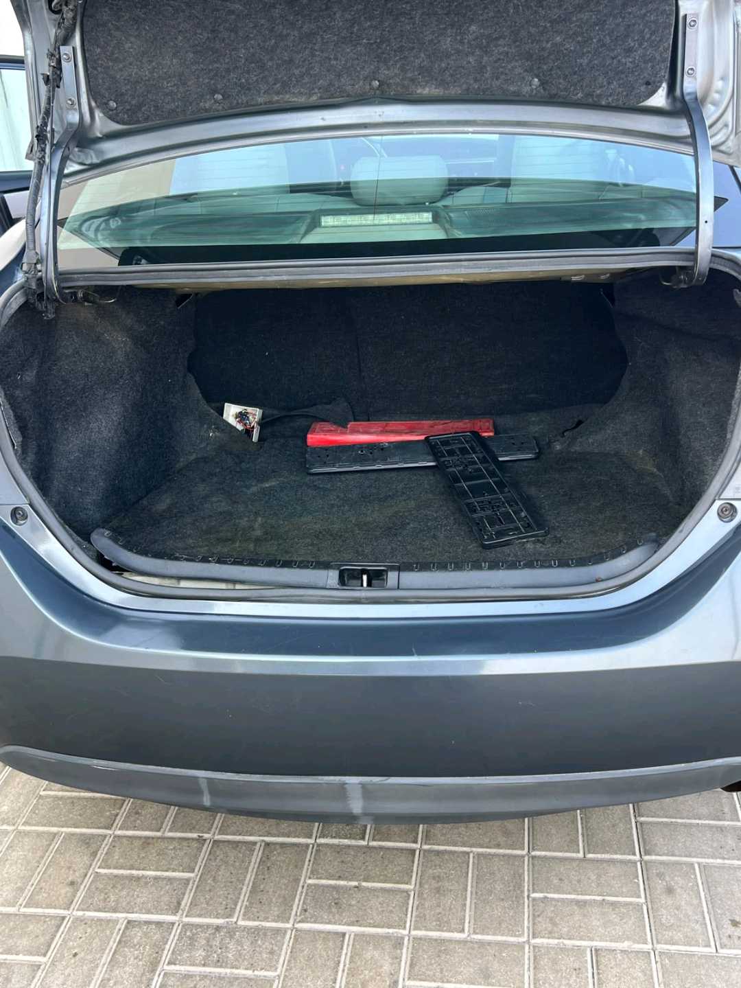 Car Image 2018 TOYOTA COROLLA LE