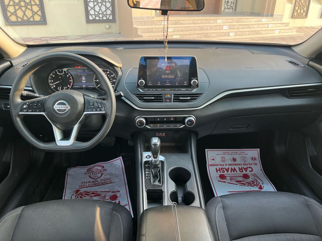 Car Image 2019 NISSAN ALTIMA S