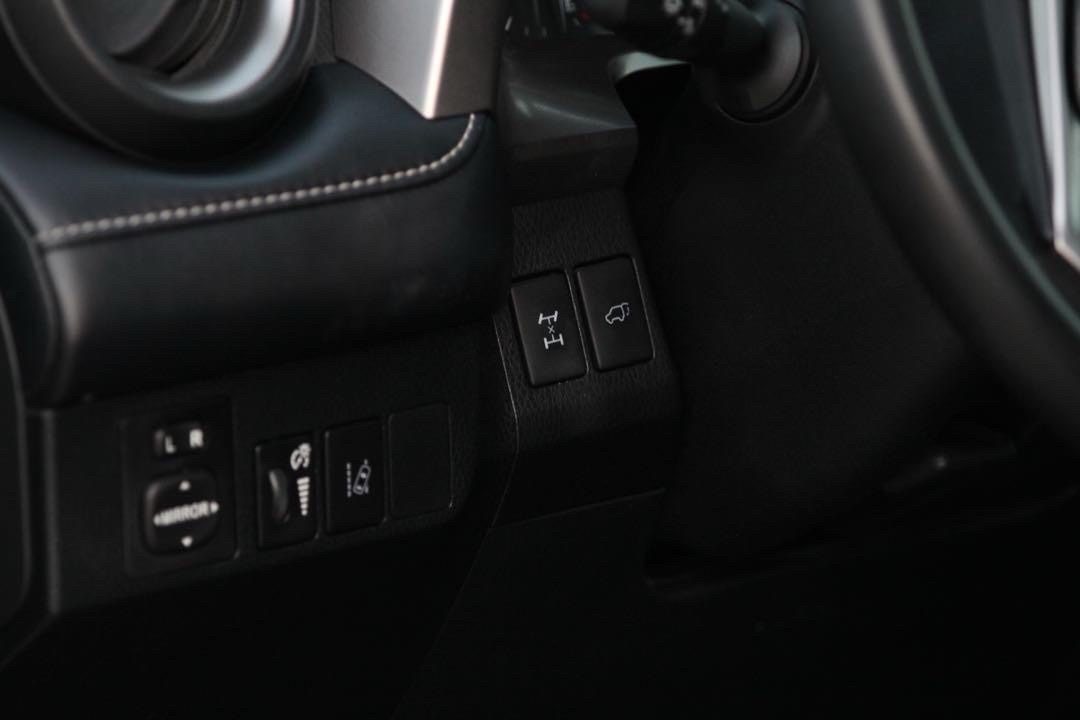 Car Image 2018 TOYOTA RAV4 LIMITED