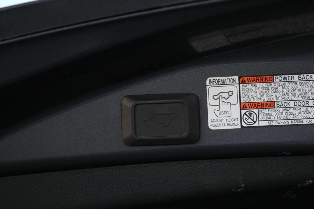 Car Image 2018 TOYOTA RAV4 LIMITED