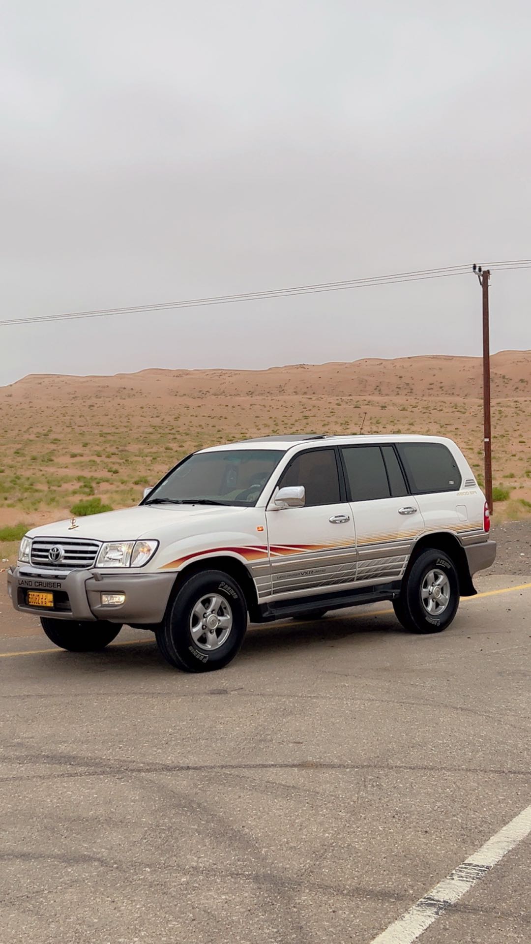 Car Image 1998 TOYOTA LAND CRUISER 