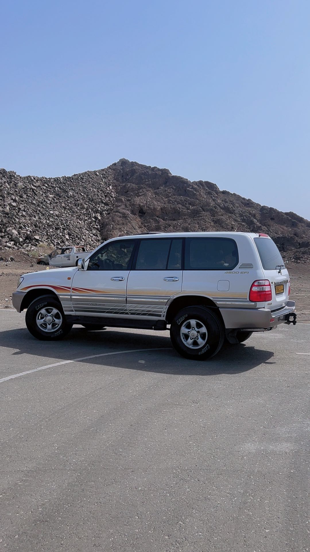 Car Image 1998 TOYOTA LAND CRUISER 