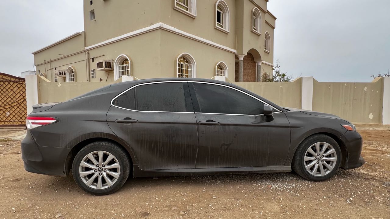 Car Image 2018 TOYOTA CAMRY LE