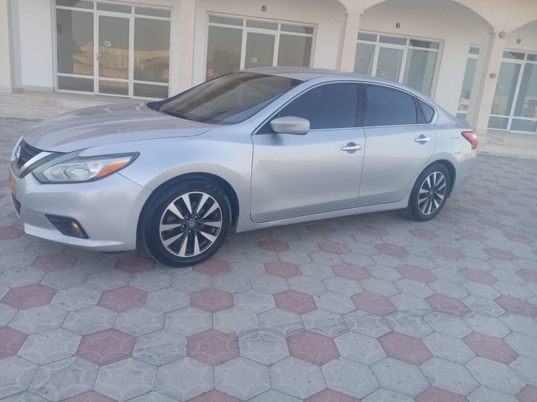 Car Image 2017 NISSAN ALTIMA SV