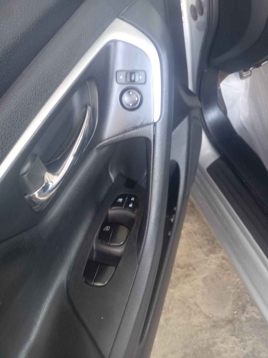Car Image 2017 NISSAN ALTIMA SV
