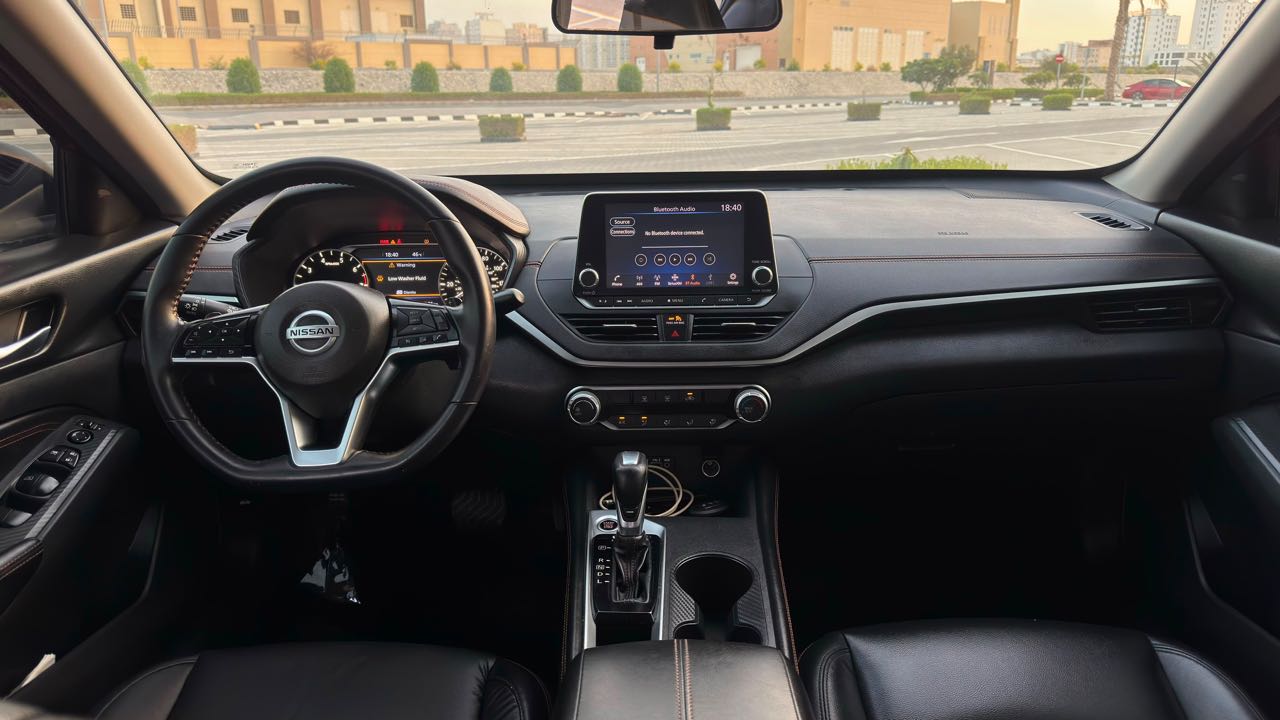Car Image 2020 NISSAN ALTIMA SR