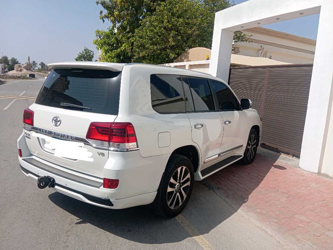 Car Image 2019 TOYOTA LAND CRUISER GX.R