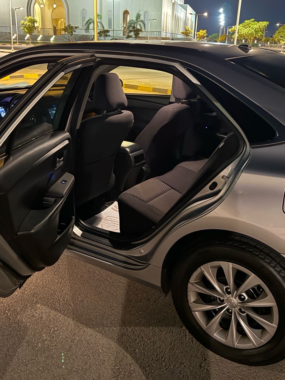 Car Image 2017 TOYOTA CAMRY LE