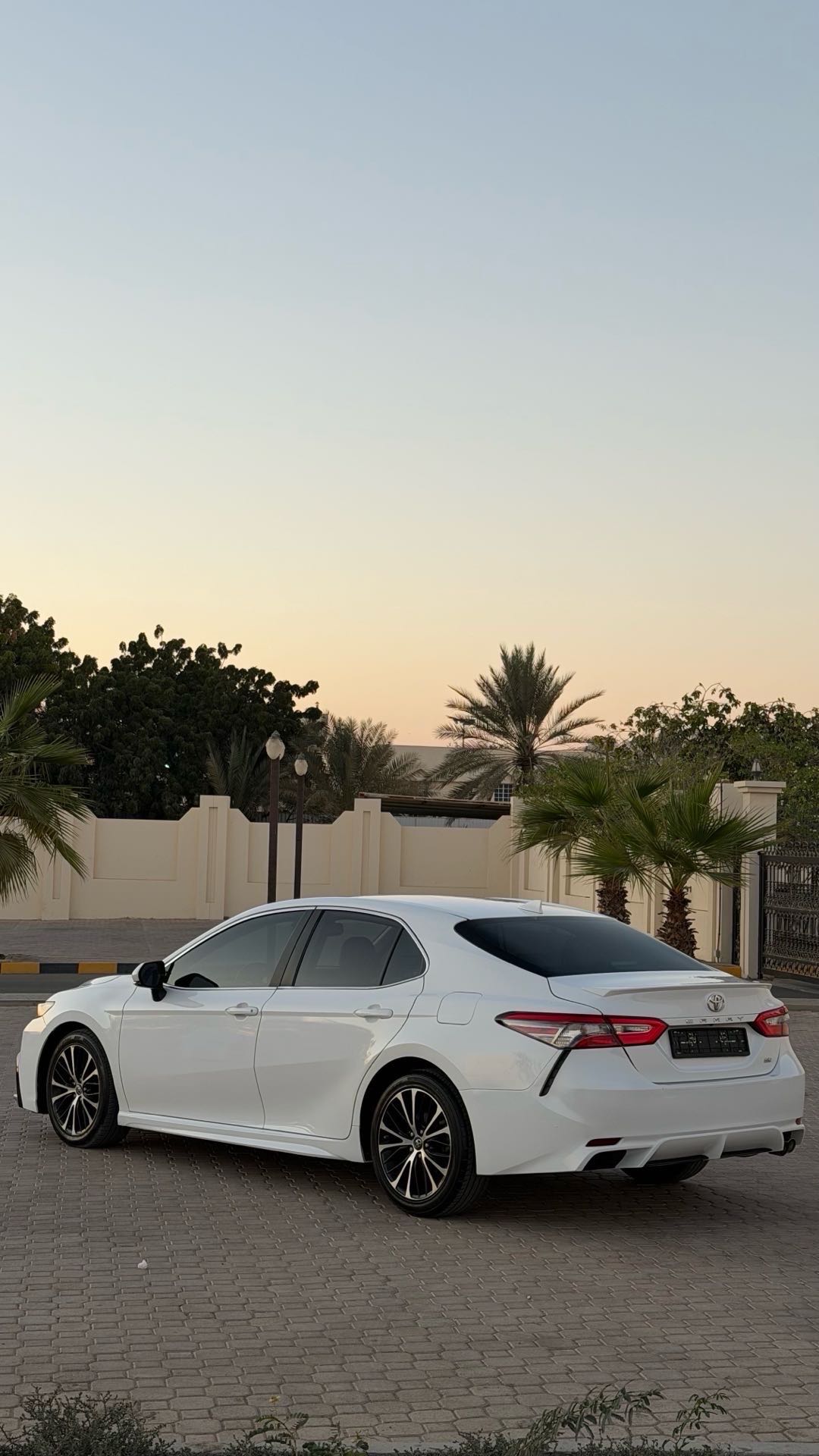 Car Image 2019 TOYOTA CAMRY SE